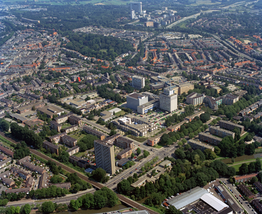 844623 Luchtfoto van de Venuslaan-Rubenslaan en omgeving te Utrecht, uit het zuidwesten. Op de voorgrond de ...
